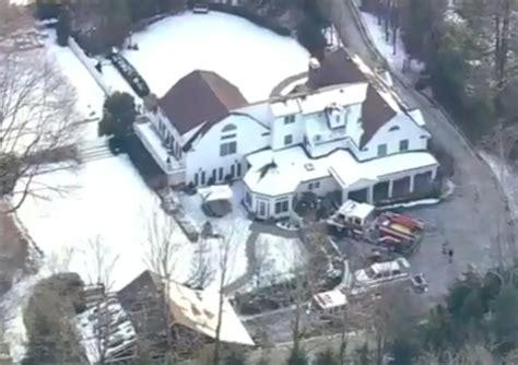 Fire At Bill And Hillary Clinton S Home In Chappaqua Ny Extinguished Cbs News