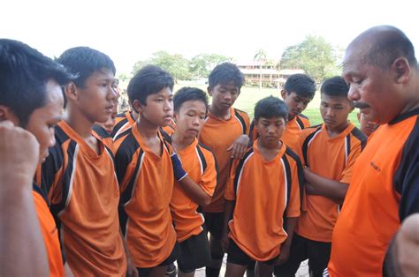 Boleh merujuk di sini untuk mencari tempat terbaik untuk menghantar anak jln hulu klang, 68000 selangor. rezalLaksamana: PIALA STARIANS UNDANG 24 PASUKAN RAGBI ...