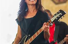 susanna hoffs bangles festival today guitar stagecoach indio hawtcelebs music female egyptian walk turns immaculate young rock roll rickenbacker girl