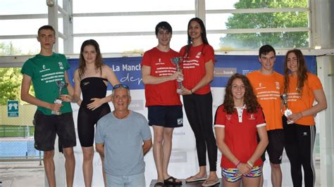 El Cn Valdepeñas Aporta 8 Nadadores En El Campeonato Regional De