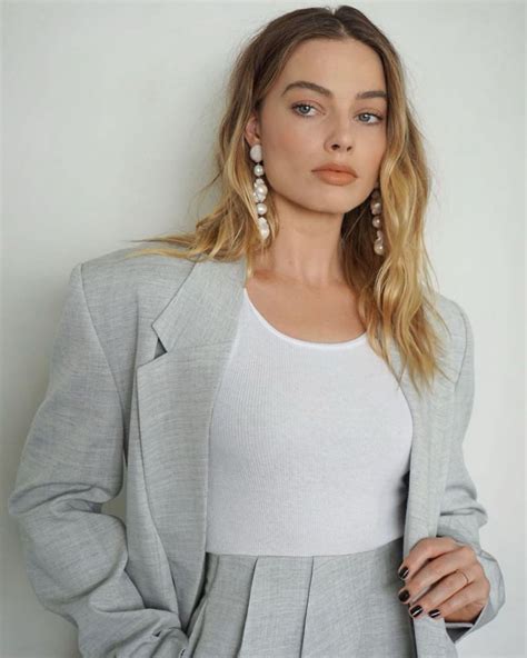 Jan 23, 2018 · margot robbie is an australian actress best known for her roles in 'the wolf of wall street,' 'suicide squad' and 'i, tonya.' who is margot robbie? Margot Robbie - Social Media 01/27/2020 • CelebMafia