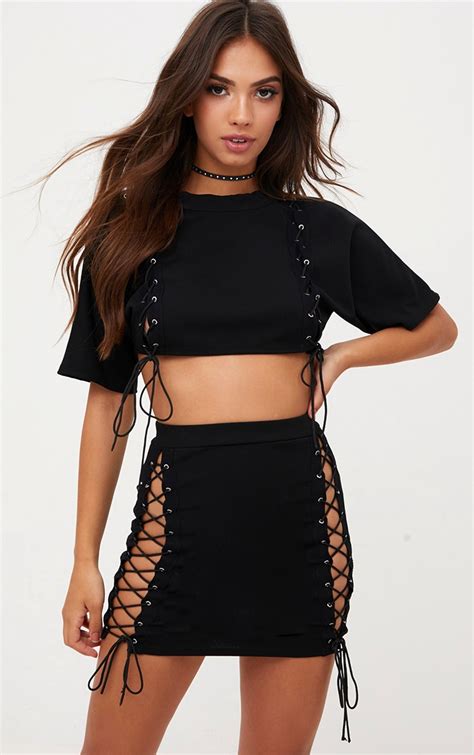 Black Lace Up Front Crop Top Tops Prettylittlething Ie