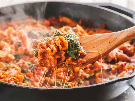 Easy Skillet Lasagna | Recipe in 2020 | Vegetarian meals ...