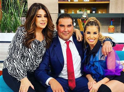 Hace unos días, eduardo yañez sorprendió con unas declaraciones en donde hablaba de la depresión y dejó entrever que, en esta pandemia, había pensando en la idea de intentar suicidarse. Eduardo Yáñez se habría "desfigurado" el rostro por exceso ...