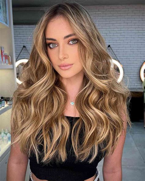 Sweetest Honey Blonde Highlights For A Stunning New Look
