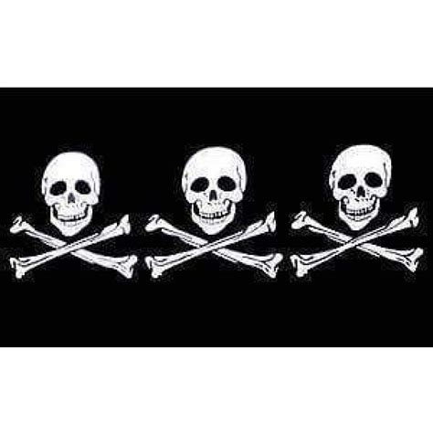 Pirate 3 Skulls Flag Ultimate Flags