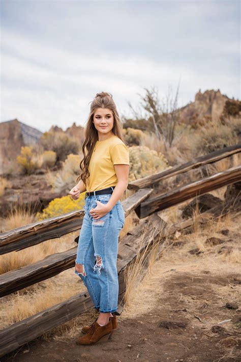 What To Wear To A Senior Photoshoot — Mary Vance Photography Senior