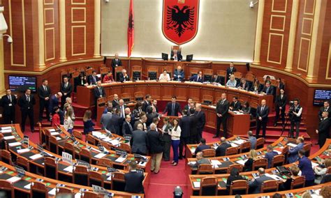 Politika shqiptare duhet të 