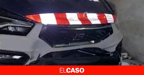 As Han Destrozado Un Coche De Los Mossos Tras Ser Sorprendidos Con