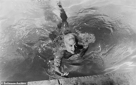 Photographer Reveals Details From Marilyn Monroes Nude Scenes In