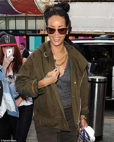 Rihanna Singer Steps Out As She Attempts To Put Chris Brown Love Of