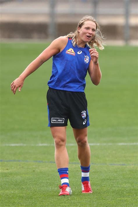 Check spelling or type a new query. Western Bulldogs Training Session, January 6 (Pictures)