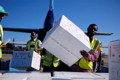 900 000 cholera vaccine doses arrive in beira unicef uk