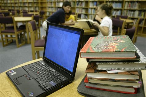 College Textbooks Should You Pick Print Or Electronic The Boston Globe