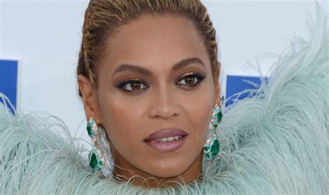 A Look At Beyoncés No Makeup Looks Over The Years Stylecaster