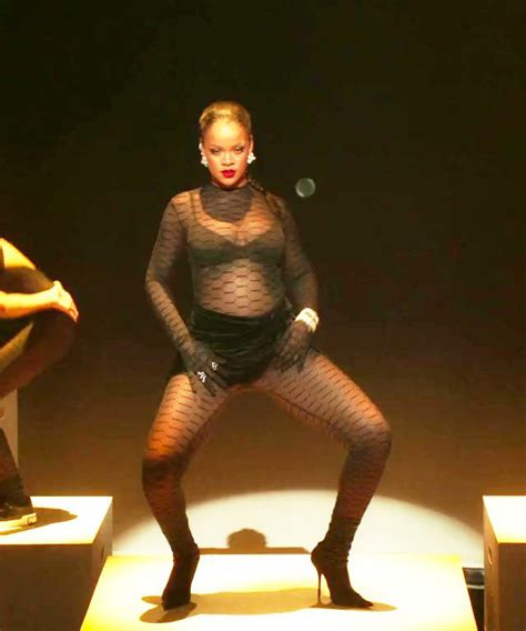 Rihanna Sexy Lingerie Dance At Savagexfenty Fashion Show