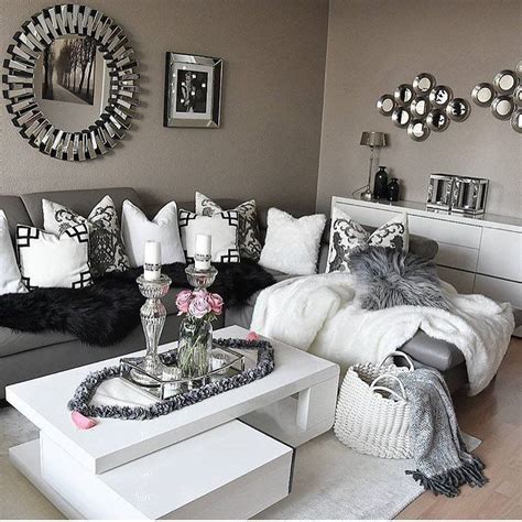 24 Lovely Black And Silver Home Decor In 2020 Black Living Room