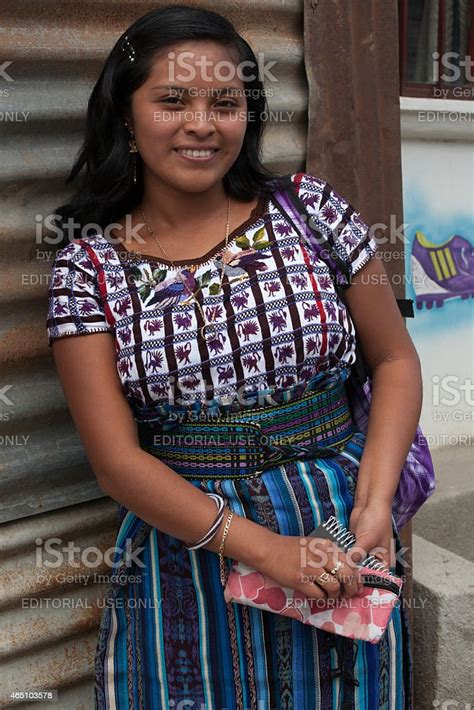 Портрет Красивой Молодой Женщины Майя — стоковые фотографии и другие