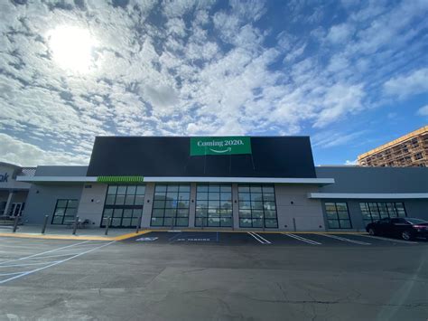 Amazon Fresh Grocery Store In Woodland Hills Is Now Open To The Public