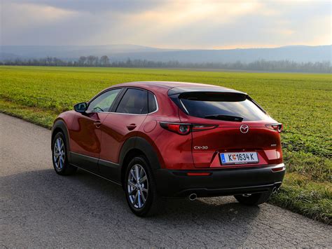 It went on sale in japan on 24 october 2019, with global units being produced at mazda's hiroshima factory. Mazda CX-30 Comfort+ Skyactiv D116 - Test