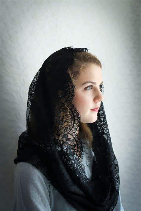 Evintage Veils Black Or White Spanish Style Lace Infinity Veil Chapel