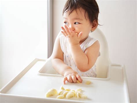 He preferred to feed himself. 12 Healthy and Practical Foods for 1-Year-Olds