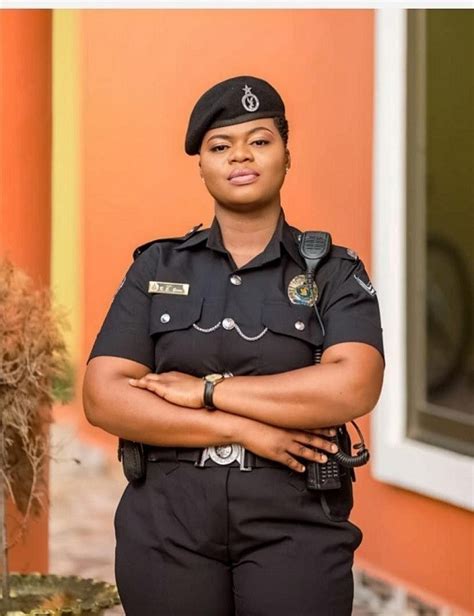 photos of this beautiful female ghanaian police officer goes viral on internet aprokonaija blog