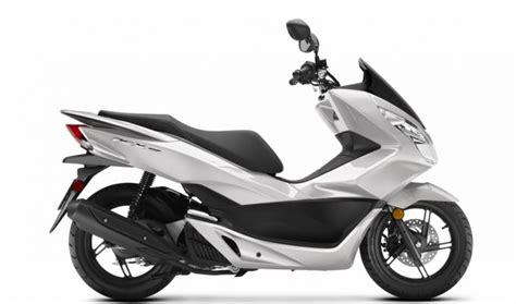 Honda 150cc scooter is one of the best models produced by the outstanding brand honda. 2018 Honda PCX150 Scooter Ride Review | Specs / MPG ...