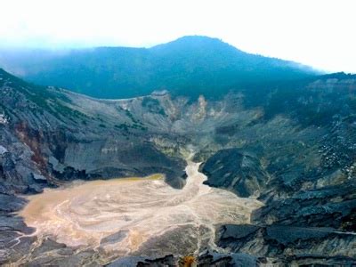 Asal usul gunung tangkuban perahu termasuk cerita. Al - Kisah: Sangkuriang dan Tangkuban Perahu