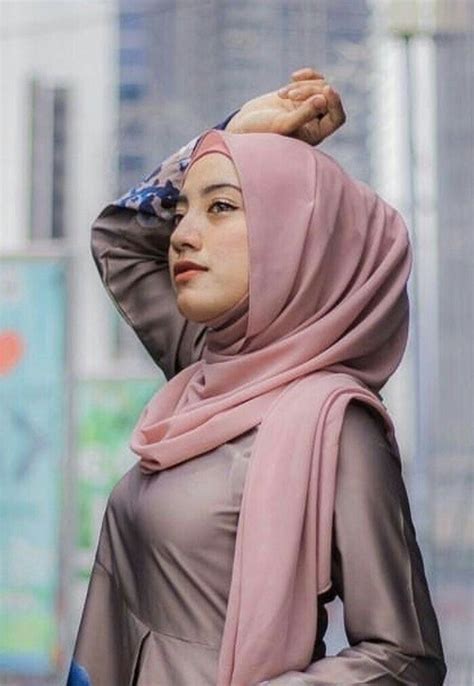 Pin By Penikmat Gambar On Mozlem Hijab Chic Gaya Hijab Wanita