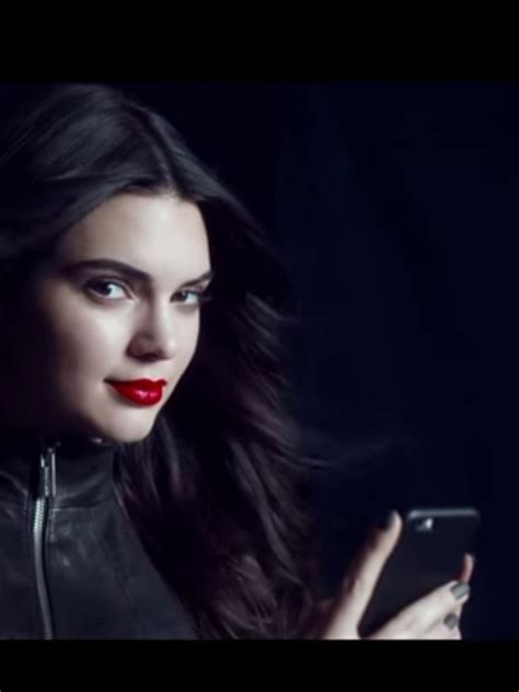Kendall Jenner Shows Off Her Silly Side In New Estée Lauder Ad Kendall jenner face Kendall