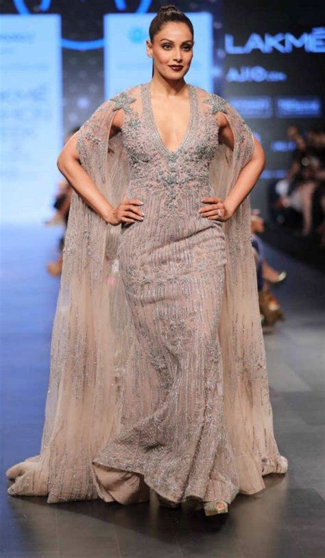 Wow These 10 Gorgeous Celebrity Showstoppers Set The Ramp