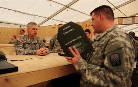 Usareurs Commander Meets With Service Members At Mk Air Base Article