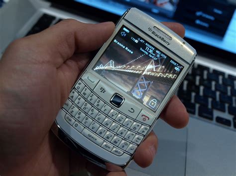 White Blackberry Bold 9700 Hands On Preview