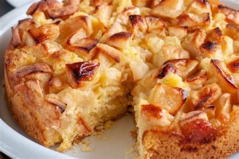 Easy Apple Cake Recipe Perfect For Autumn