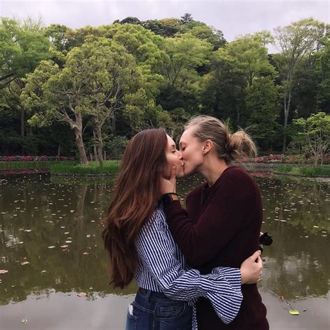 Pls Imagine Cam And Lia Kissing Like This Parejas Lesbianas