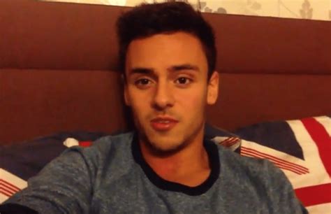 Tom Daley Gay Tom Daley Comes Out In Emotional Youtube Video As He Reveals He Is Dating A Man