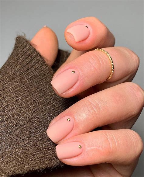 What Exactly Is The New Dotted Nail Art Trend Savoir Flair