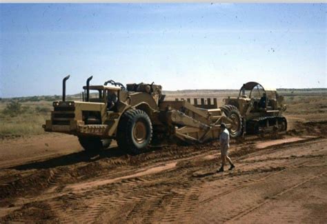 Pin By Roger Roe On Cats Earth Moving Equipment Old Trucks Heavy