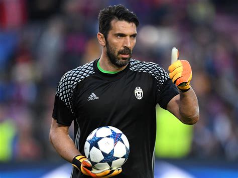 Der 42 jahre alte buffon soll sich beim sieg bei parma calcio am vergangenen wochenende gegenüber teamkollege manolo portanova. Unvollendeter Buffon strebt nach der Krönung