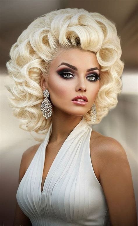 Pin By Wladimir Cemenov On Head Femme In Bouffant Hair Hair And Beauty Salon Big Blonde