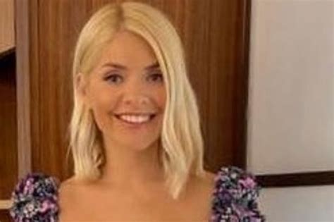 Holly Willoughby Wears Pretty High Street Dress For This Morning