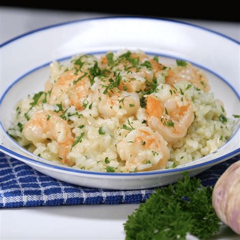 Baked shrimp dishes, vermicelli and sanitary masks are on a wooden table. Easy And Delicious Garlic Butter Shrimp And Rice Recipe ...