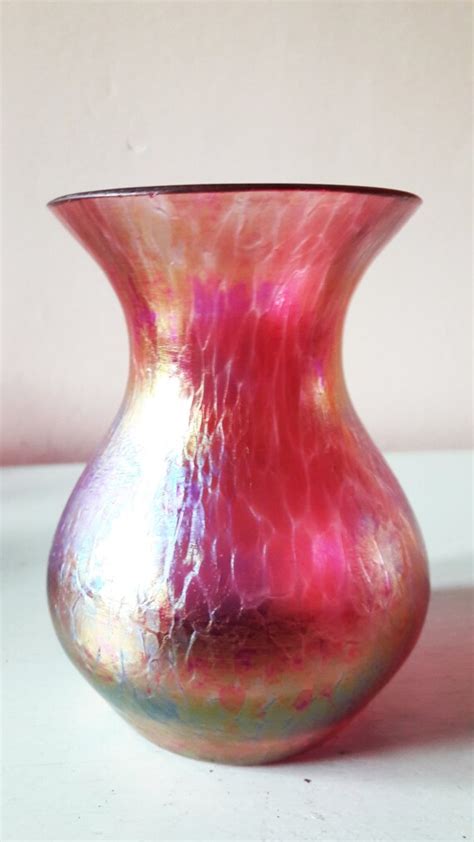 Pretty Vintage Heron Pink Iridescent Glass Posy Vase