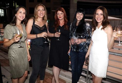 צלם העלוקה מיהר לתעד את השניים. סוגרות שנה: המגישות של ערוץ 10 חוגגות