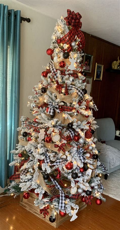 10 Plaid Christmas Tree Ideas