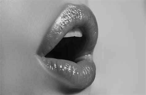 Filles Lèvres Sexuelles Flirt De Nuit Et Pipe Photo Gratuite