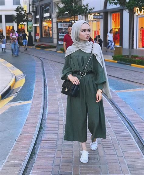 Maybe you would like to learn more about one of these? √ 50+ Trend OOTD Hijab 2020 Kekinian, Casual, Unik, dan Elegan