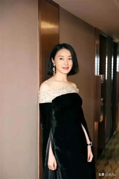 Wu Yue Is Elegant And Generous In A Long Dress Jiang Qinqin Is Full Of
