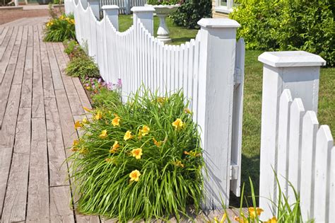 Aussi facile à installer qu'à entretenir, une clôture constitue une vraie valeur ajoutée pour la maison. Les types de barrières pour un jardin : le comparatif